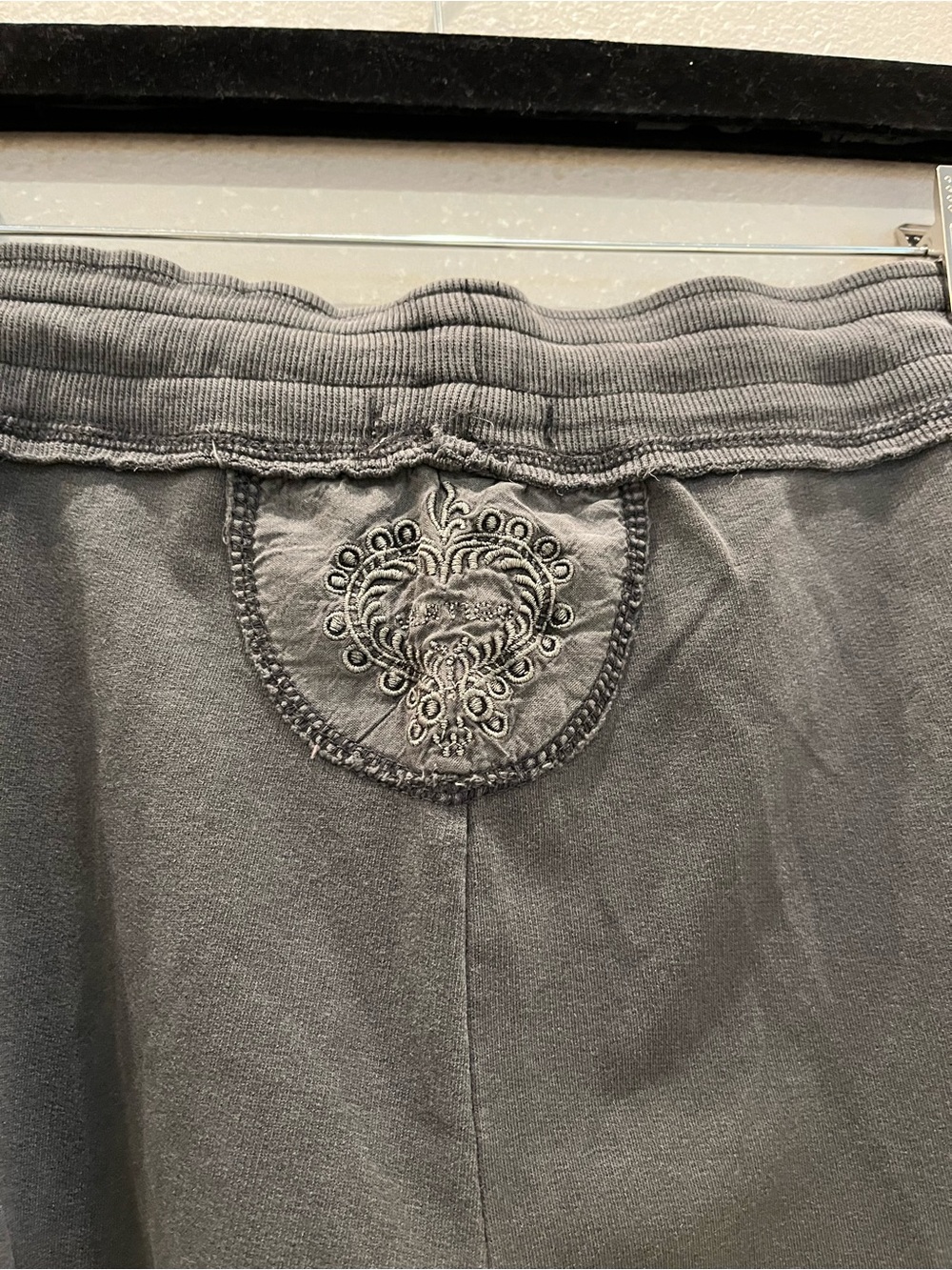 Embellished Gray Distressed Drawstring Lounge Pants. Size Large - Picture 5 of 5